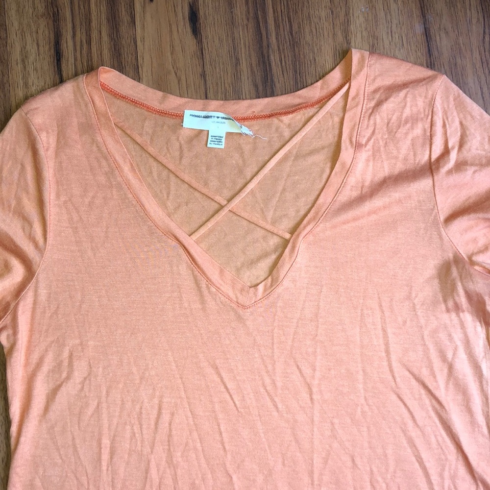 Super cute new without tags tee - Picture 3 of 3